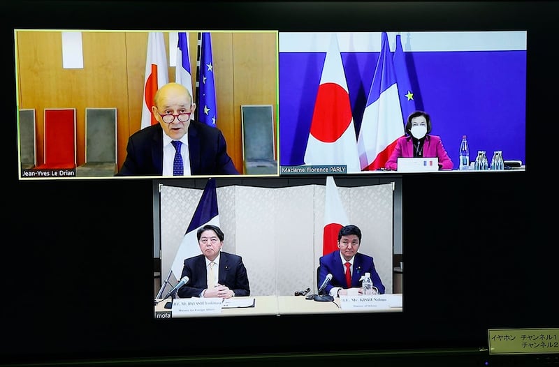 2022年1月20日,日本外务大臣林芳正、防卫大臣岸信夫与法国外长勒德里昂(Jean-Yves Le Drian)、防长帕利(Florence Parly)举行“2+2”会议。(美联社)