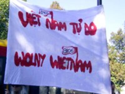 NguyenTanDungPolandProtest200.jpg