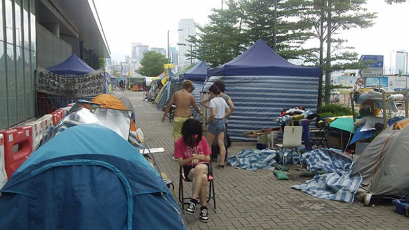 2015年6月21日，添美道帳篷部分留守人士，開始自行執拾物件搬走。（戴維森攝）