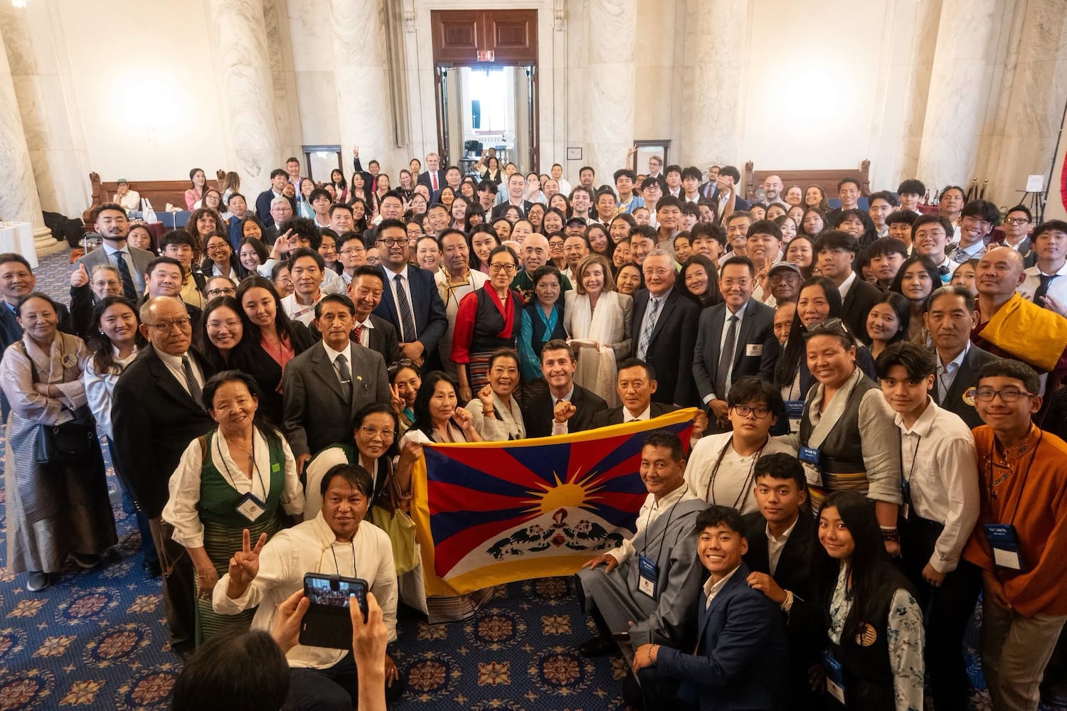 ཁྲིམས་འཆར་གསར་པར་རྒྱབ་སྐྱོར་དགོས་པའི་ཞུ་འབོད་ཀྱི་ཆེད་བོད་མི་ཉིས་བརྒྱ་ལྷག་འདུ་འཛོམས།
