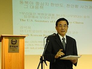 지난해 5월 캐나다 토론토 도산홀에서 강연을 하고 있는 대북 전문가 김석희 교수.
