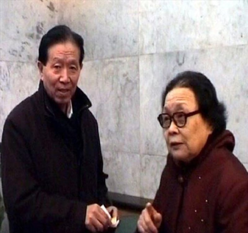 中国军医蒋彦永和艾滋病活动家高耀洁(美联社)
