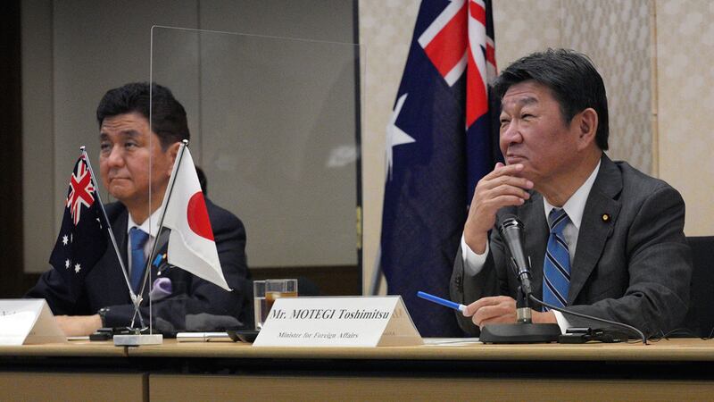 2021年6月9日，日本外务大臣茂木敏冲（右）和防卫大臣岸信夫（左）与澳大利亚外交部长玛莉丝∙佩恩（Marise ）和国防部长彼特∙杜顿（Peter Dutton）举行2+2视频会议。（美联社）