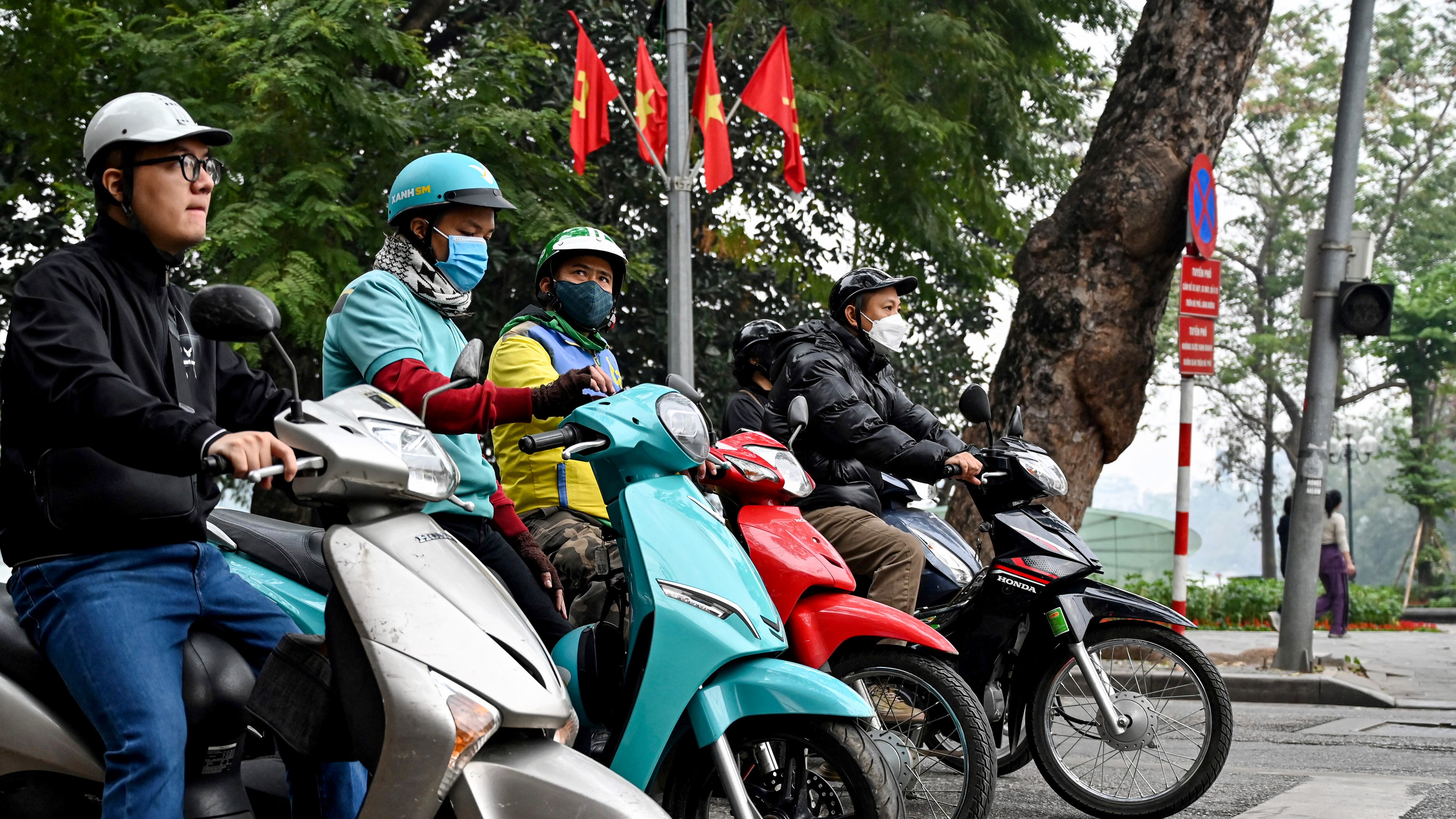 Motorists wait at a red light at an intersection in Hanoi on January 8, 2025. (Photo by Nhac NGUYEN / AFP)
