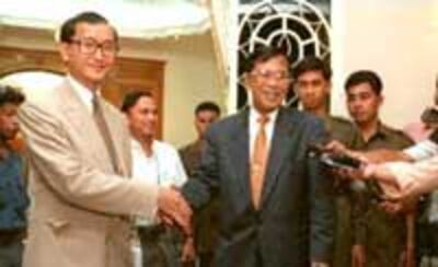 HunSenSamRainsy200.jpg