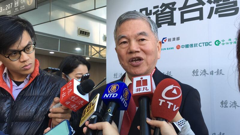 经济部长沈荣津受访认为华为给台商一个启示，就是全球布局。（记者夏小华摄）