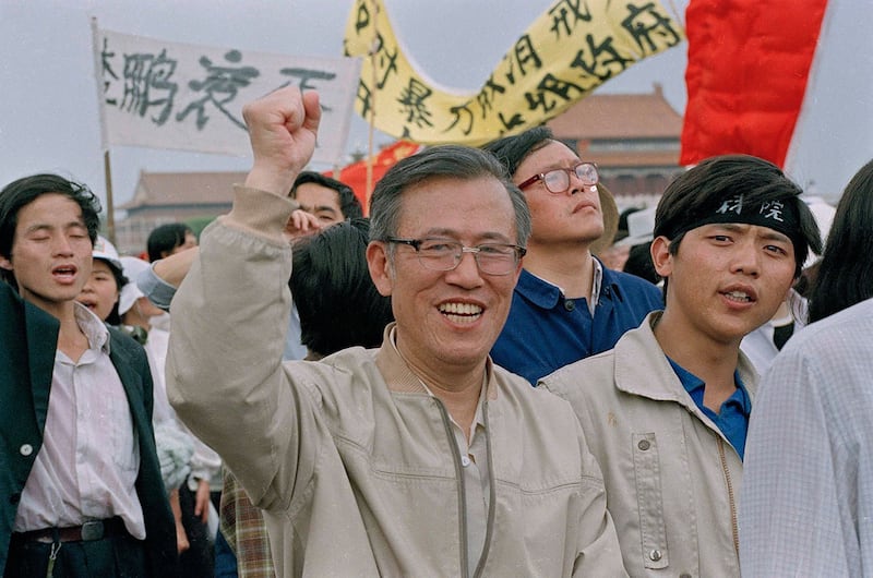 1989年5月23日,参加游行的北京市民。(美联社)