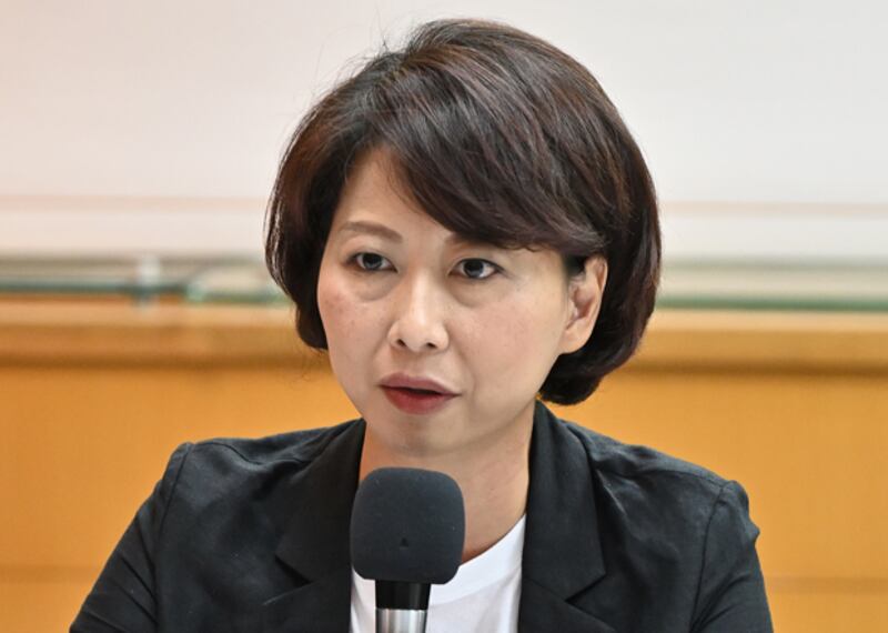 2020年10月21日,民進黨立委陳亭妃:對於軍情局前官員涉及共諜案,有關單位要嚴懲嚴辦。(鍾廣政 攝)