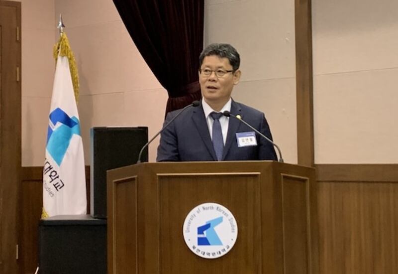 김연철 한국 통일부 장관이 20일 서울에서 열린 2019 북한연구학회 동계학술회의 ‘위기와 기회의 한반도: 다시 평화를 생각한다'에서 축사를 하고 있다.