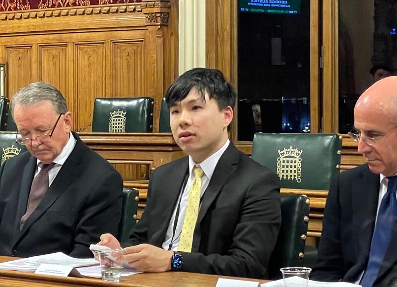 出席發布會的前香港區議員李軒朗認為，「重光團隊」的報告有助向英國等國家施壓，加速針對港府官員的制裁行動。（邢博泓攝）