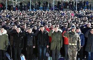 갓 입대한 장병들이 경기도 의정부 306보충대에서 입영식을 치르고 있다.