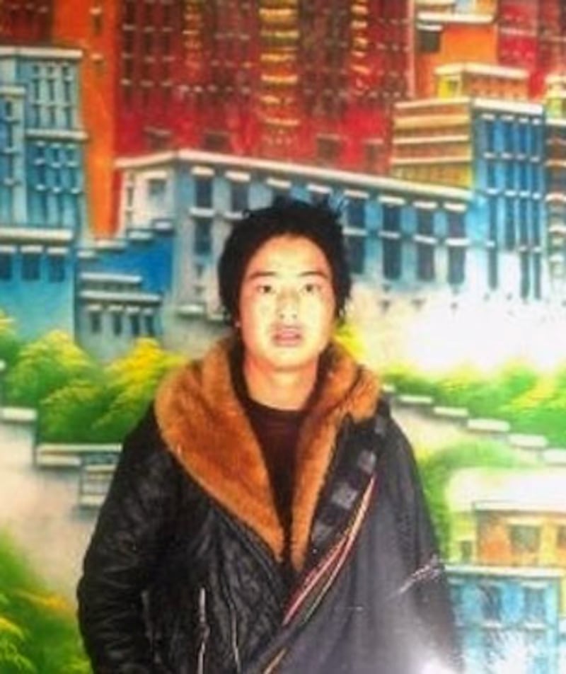 25歲牧民旺青諾布，11月19日晚上在循化縣崗察寺附近自焚身亡。(照片由維權人士提供) 