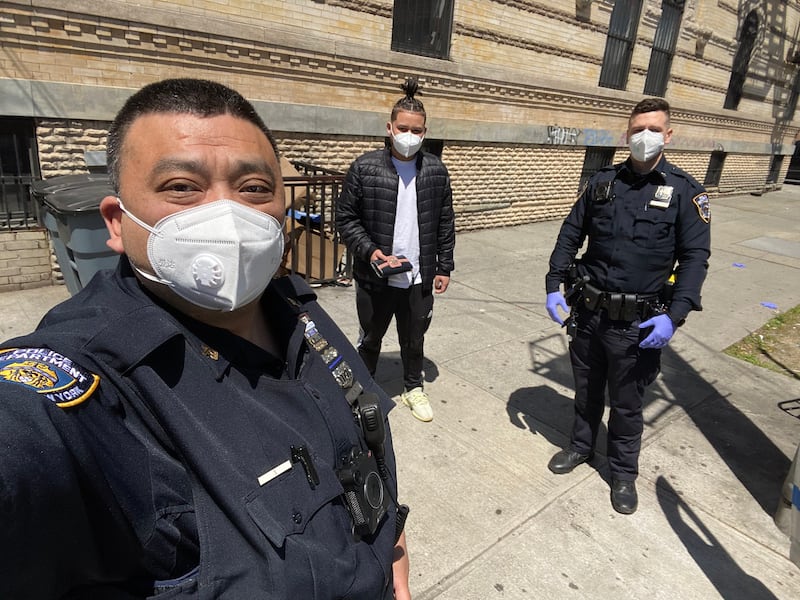 黃斌豪為美國紐約在職警察。(wongbenhoo推特)