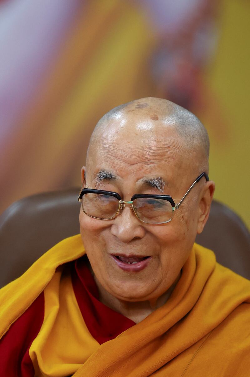 ༧གོང་ས་མཆོག་ནས་དབྱིན་ཡུལ་གྱི་སྲིད་བློན་གསར་པར་འཚམས་འཕྲིན་གནང་སྟེ་ཞི་བདེ་དང་བྱམས་བརྩེ་ལྡན་པའི་འཛམ་གླིང་ཞིག་བསྐྲུན་རྒྱུར་ཐུགས་རེ་གནང་འདུག