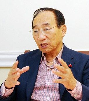제18기 미국 로스앤젤레스 민주평통 회장으로 위촉된 서영석씨.  