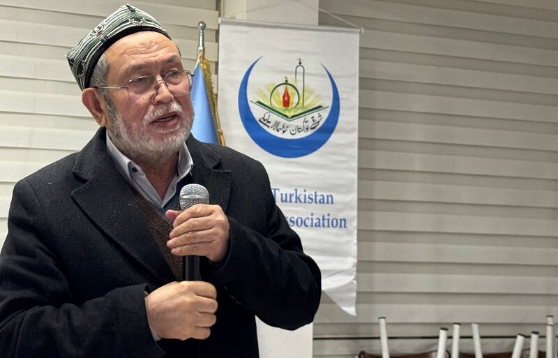 شەرقىي تۈركىستان ئۆلىمالار بىرلىكى تەرىپىدىن ئۆتكۈزۈلگەن ئىپتار ۋە يىغىن پائالىيىتىدە ئابدۇقادىر ياپچان سۆزلىمەكتە. 2024-يىلى 26-مارت، ئىستانبۇل.