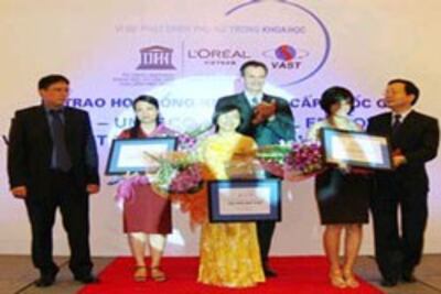 loreal-unesco-vn-2009-scholarship-250.jpg