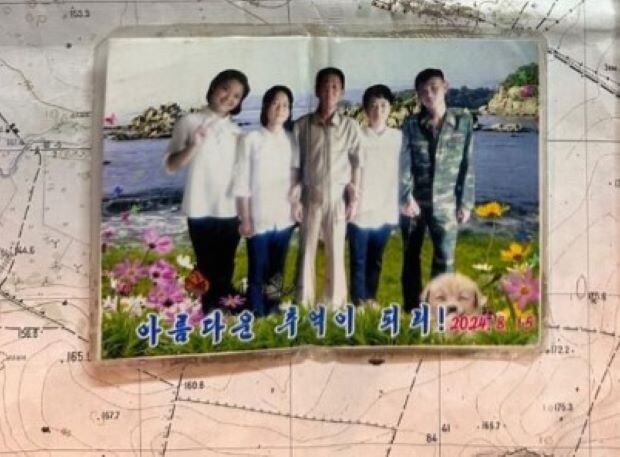 러시아 파병 북한군 시신에서 나온 가족사진 [우크라이나 특수부대 제공 사진 캡처]