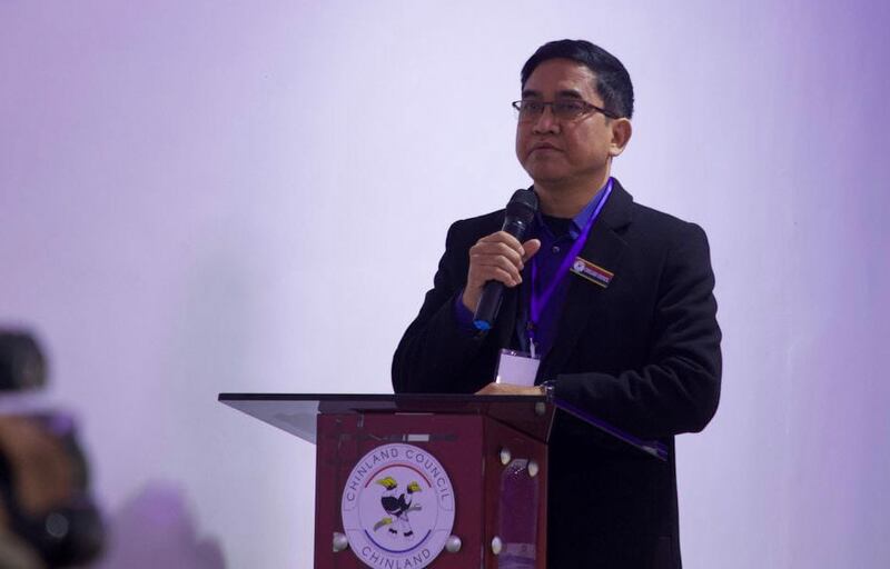၂၀၂၄ ခုနှစ် ဇန်နဝါရီလ ၃၀ ရက်နေ့နဲ့ ၃၁ ရက်နေ့က ကျင်းပပြုလုပ်ခဲ့သည့် ချင်းပြည်ကောင်စီ ဒုတိယအကြိမ်အစည်းအဝေးကို တက်ရောက်လည့် ချင်းပြည်ကောင်စီ ဥက္ကဋ္ဌ ပူးဇင်ကျုံးအား တွေ့ရစဉ်။ (Photo : Chinland Council)