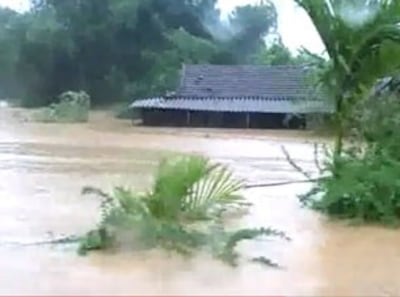 Hàng chục nghìn hộ dân dọc sông Ngàn Sâu bị ngập nước