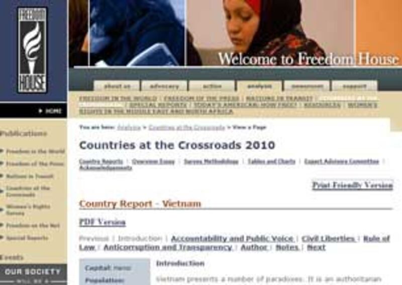 Bản báo cáo Countries at Crossroads (các quốc gia giữa ngã ba đường) đăng trên website của Freedom house. Hình RFA chụp từ website.