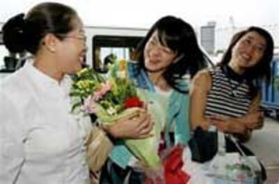 TouristVietnam200.jpg