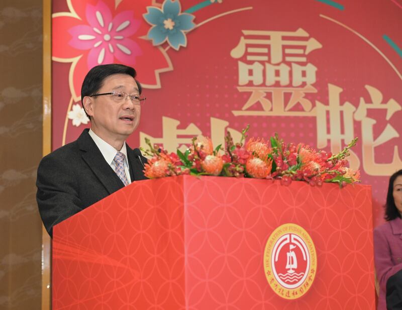 行政長官李家超連日未有回應美國加徵關稅,出席公開活動時亦隻字不提美國對港措施。(政府新聞處圖片)