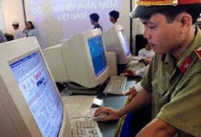 Việt Nam tăng cường kiểm soát internet.