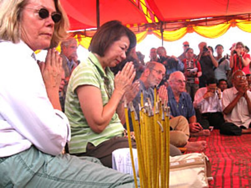 អ្នកកាសែត៣០៥