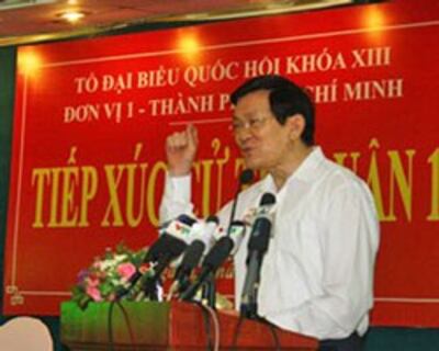 Chủ tịch nước Trương Tấn Sang tiếp xúc cử tri quận 1, Tp. HCM trước kỳ họp Quốc hội hôm 18/10/2012. Courtesy chinhphu.vn