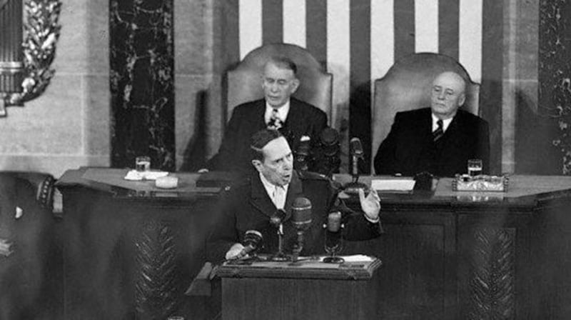 1951年4月19日,麦克阿瑟在美国国会进行告别演说。(来自网站“historyonthenet”)