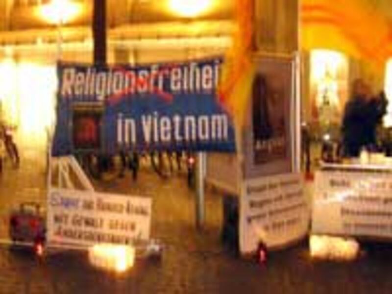 VietnameseBonProtest200.jpg