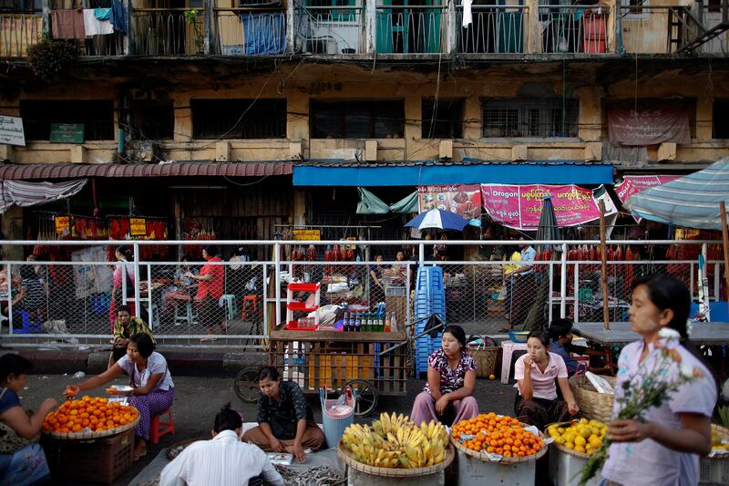 2011-11-29T000000Z_784437203_GM1E7BT1SNC01_RTRMADP_3_MYANMAR-USA.JPG