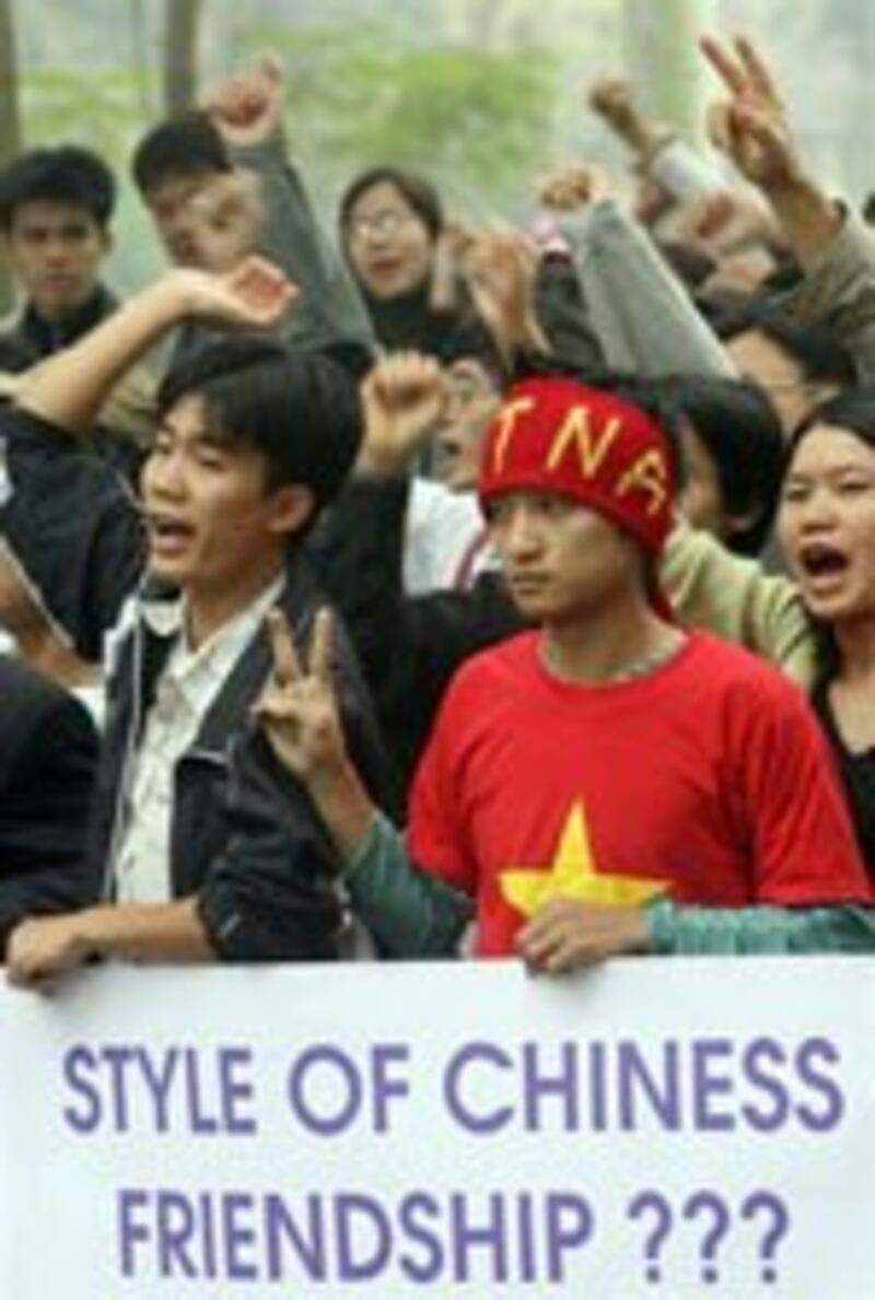 VnStudentProtestTruongSa150.jpg