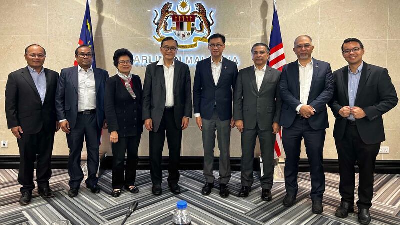 Sam_Rainsy_meets_Malaysian_MPs_053023_1.jpg