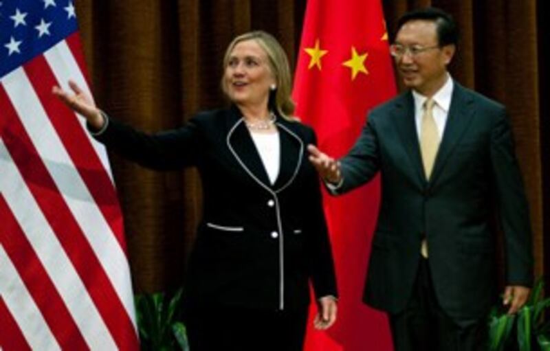 图片:美国国务卿希拉里•克林顿周二访华,南海主权、钓鱼岛问题成为关注焦点。(法新社)