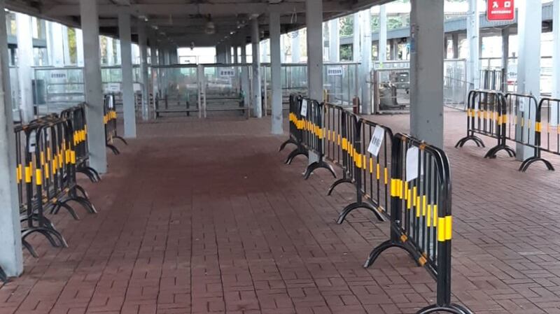 记者再到落马洲，发现宣传品已全被清走 （读者来图）