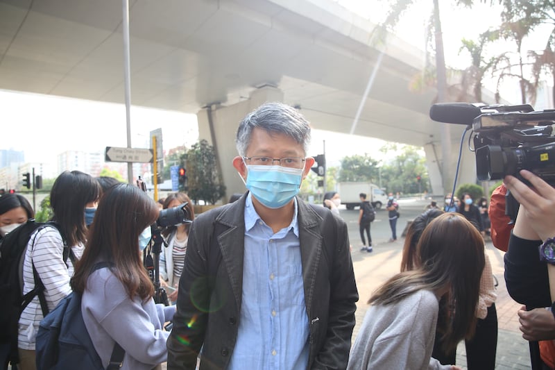 職工盟總幹事蒙兆達認為法庭審訊準則不清楚,感覺是「公式化」處理各被各申請。(張展豪 攝)