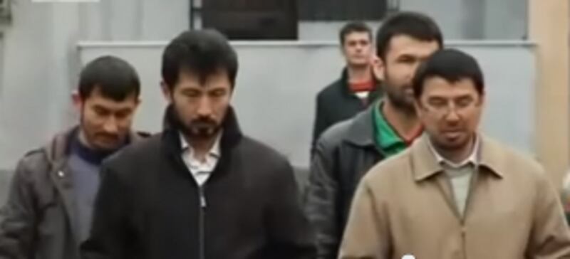 گۇەنتانامو تۈرمىسىدىن قويۇپ بېرىلگەندىن كىيىن ئالبانىيەدە ياشاۋاتقان ئابابەكرى قاسىم قاتارلىق 4 نەپەر ئۇيغۇر
