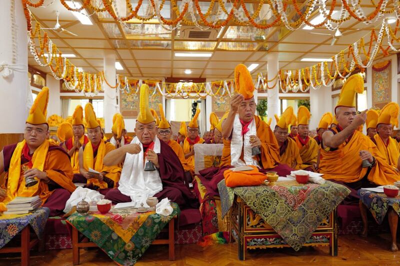 ༧གོང་ས་མཆོག་ལ་རྫོང་དཀར་ཆོས་སྡེ་དགོན་པས་བརྟན་བཞུཊ་འདེཊ་འབུལ་ཞུས་པ།