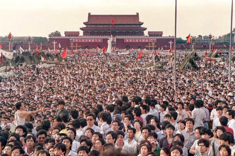 1989年6月2日，数十万中国民众聚集在北京天安门广场。（亨丽埃特/法新社）