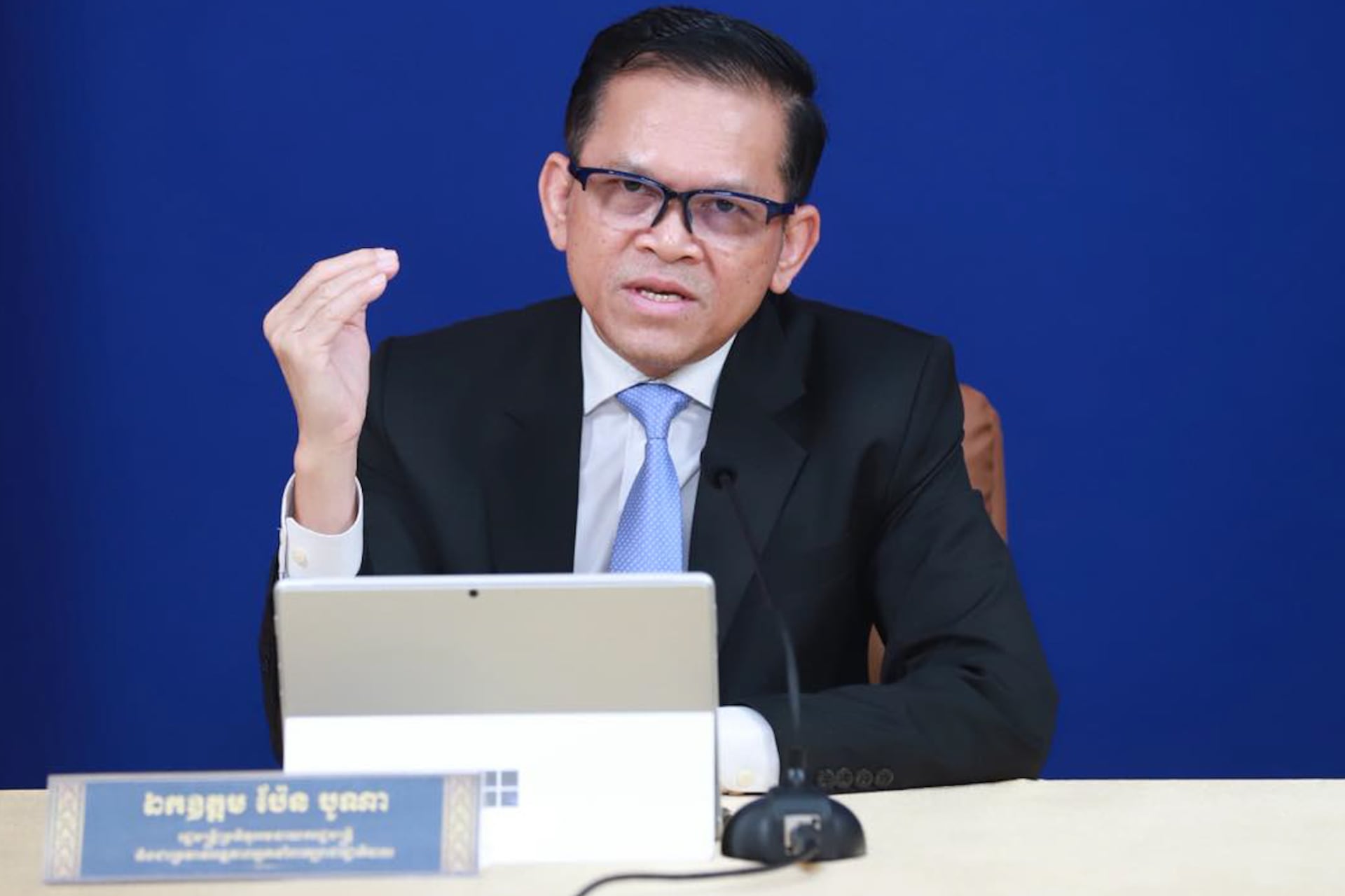 Head Cambodia government spokesperson unit, Pen Bona, gives update on the implementa-tion of the immediate and unconditional ceasefire agreement between Cambodia and Thai-land at a press conference on August 15, 2025.