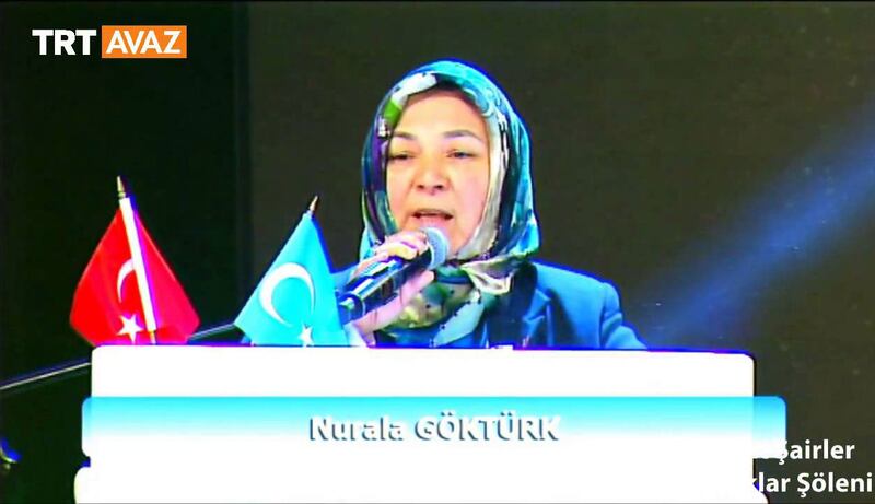 تۈركىيە مەدەنىيەت ۋە ساياھەت مىنىستىرلىقى ھەم تۈركىي جۇمھۇرىيەتلەر ھەمكارلىق ئىدارىسى قاتارلىق ئورگانلارنىڭ ھامىيلىقىدا ئۆتكۈزۈلگەن مەزكۇر خەلقئارا شائىرلار ئۇچرىشىشىدا «تۈرك ئەدەبىياتى» ژۇرنىلىنىڭ باش مۇھەررىرى شائىرە نۇرئەلا گۆكتۈرك خانىم سۆزلىمەكتە. 2022-يىلى 23-ئۆكتەبىر.