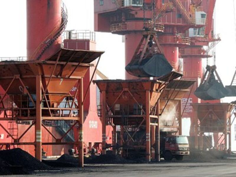 Coal is loaded into a truck at a port in Lianyungang, eastern China's Jiangsu province, Jan. 19, 2016.