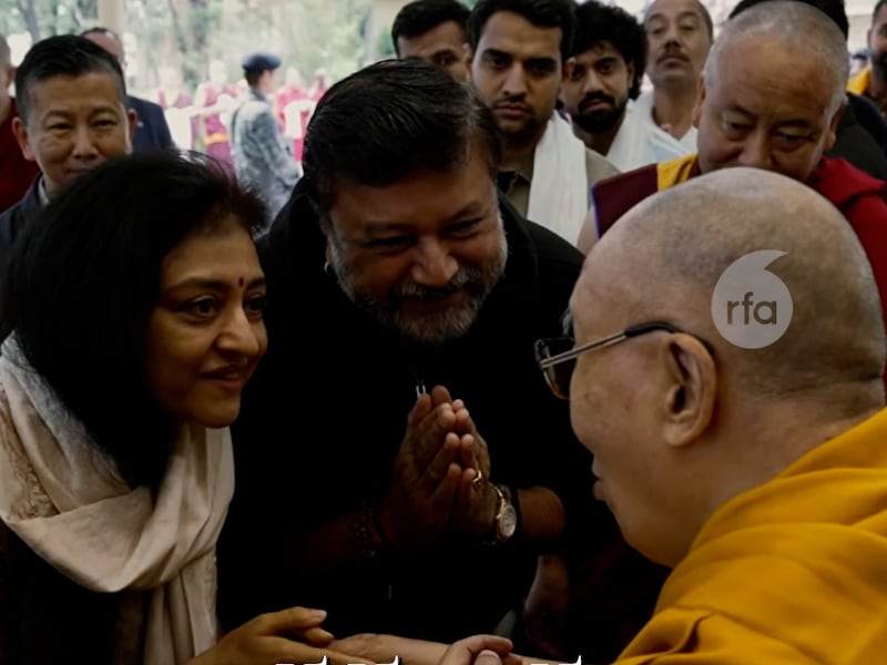 རྒྱ་གར་ལྷོ་ཕྱོཊ་ཀྱི་གློག་བརྙན་འཁྲབ་མཁན་གཉིས་ཀྱིས་༧གོང་ས་མཆོག་གི་མཇལ་ཁ་ཞུས་པ།