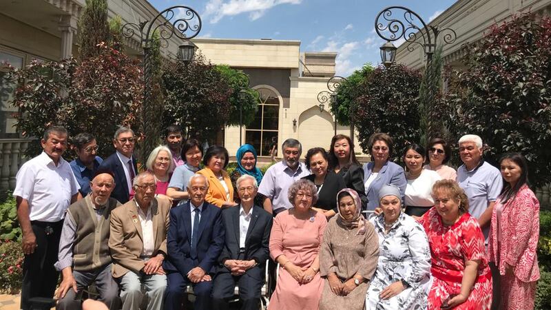 قىرغىزىستان جۇمھۇرىيىتىنىڭ ئىلىم-پەن ۋە مەدەنىيىتىنىڭ تەرەققىياتىغا تۆھپە قوشقان ئۇيغۇر زىيالىيلىرىنىڭ خاتىرە سۈرىتى