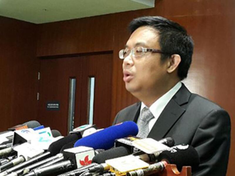 2015年2月12日,身兼港大校董的泛民議員塗謹申向傳媒表示,學術自由是香港基石,認為特首梁振英面對傳言,必須親自公開交代,以顯示港府有決心捍衞學術自由。(現場人士攝)