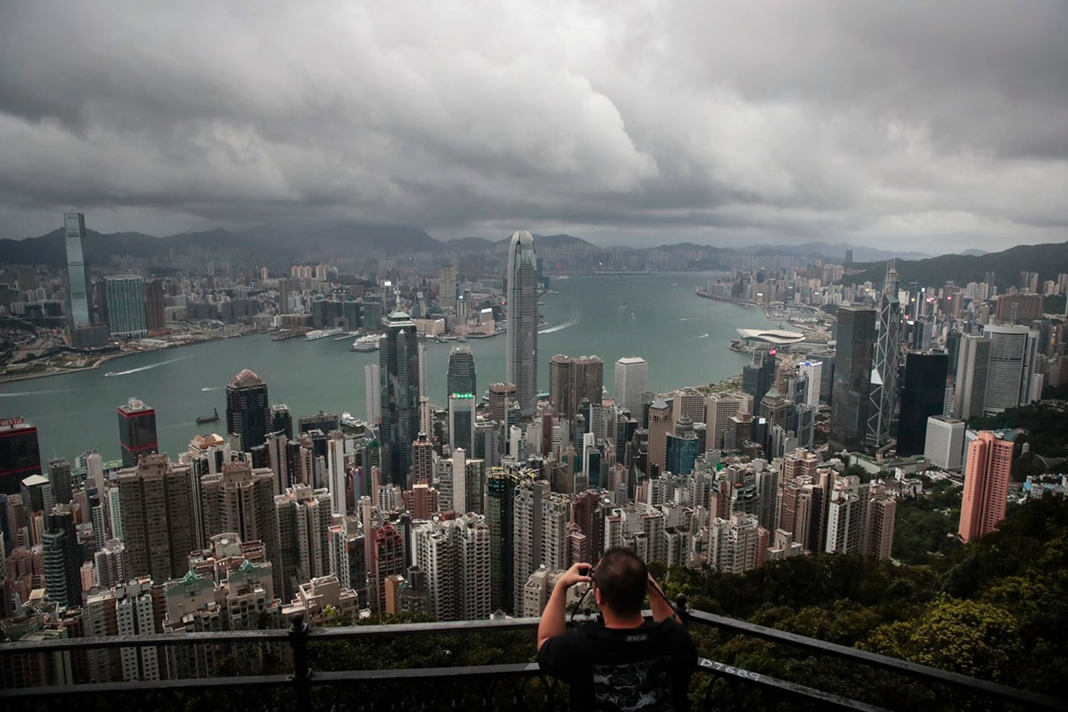 Hong Kong removes protection against land reclamation in Victoria Harbor