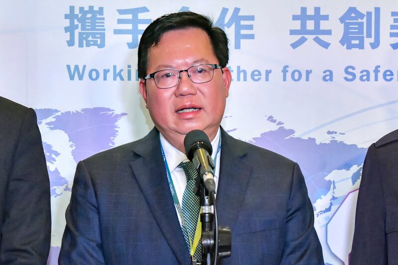 行政院副院長鄭文燦指，國慶主視覺（標誌）可以不同，但不會改變中華民國存在的事實。（行政院提供）