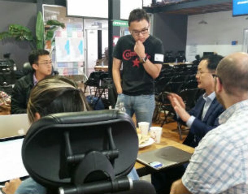 미국 서부 샌프란시스코에서 2일 열린 해커톤에서 김흥광 탈북지식인연대 대표가 북한정보상황에 대해 설명하고 있다.